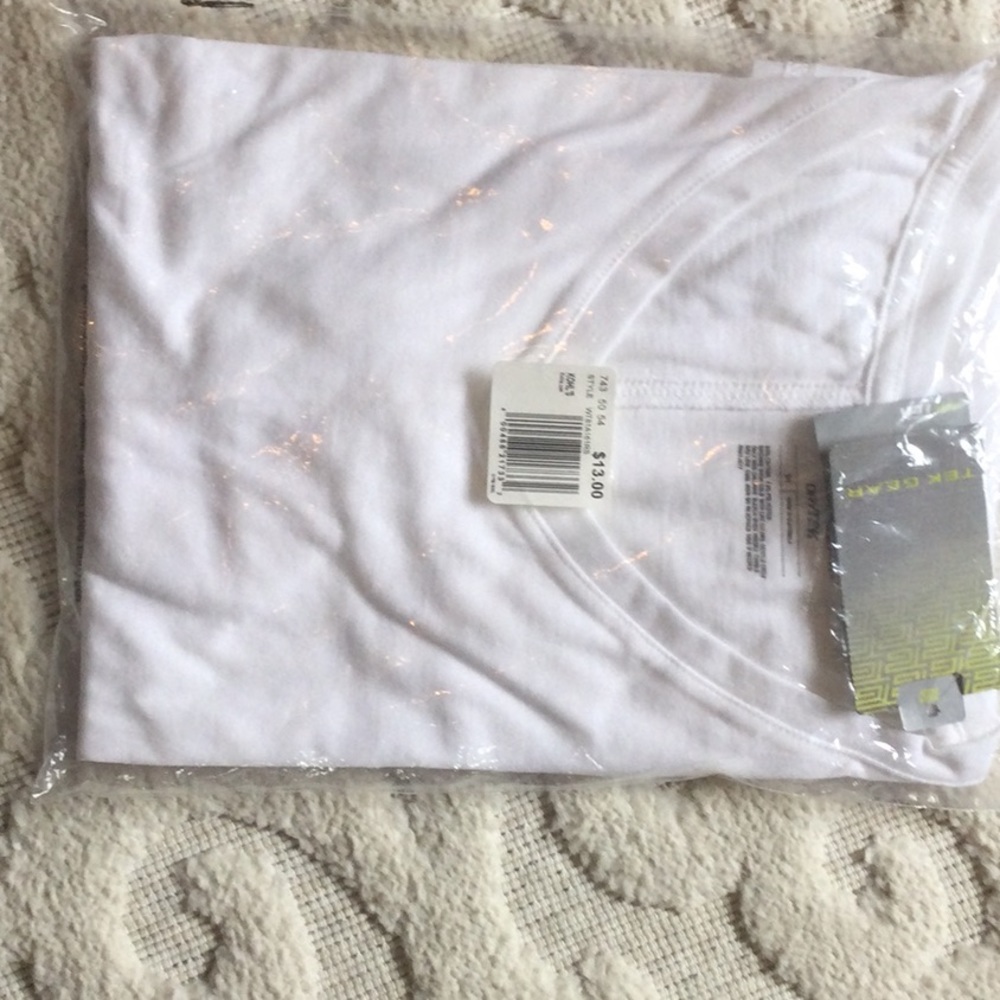NWT v neck TEK GEAT TSHIRT WHITE